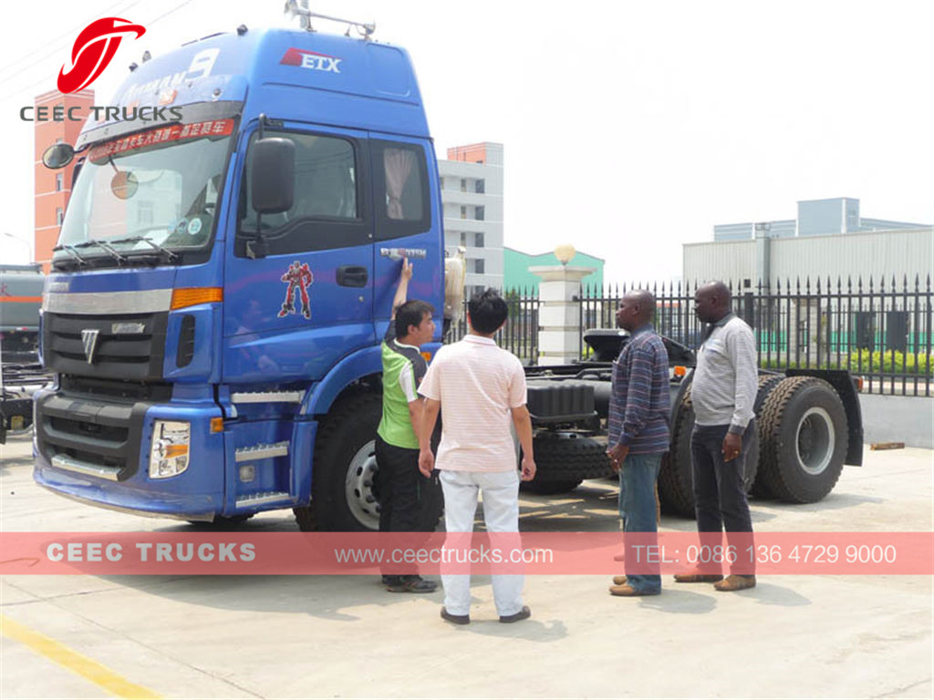 Togo customer visiting CEEC for Foton towing truck