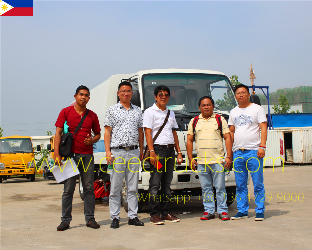 زارنا العميل الفلبيني لفحص شاحنة كاسحة الطريق ايسوزو 4cbm
