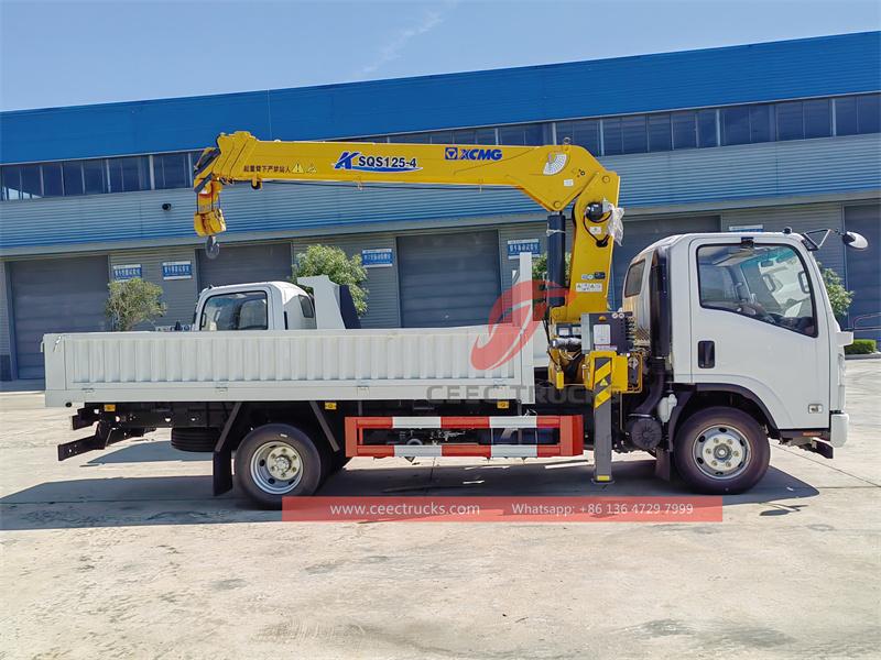 ISUZU NPR 5 Tons XCMG crane truck