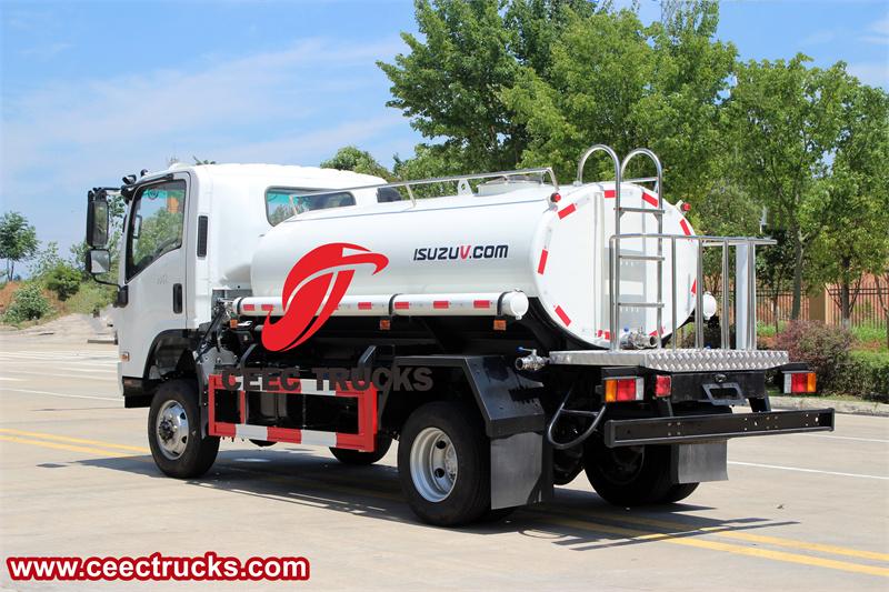 Isuzu 4x4 4cbm off-road potable water tanker