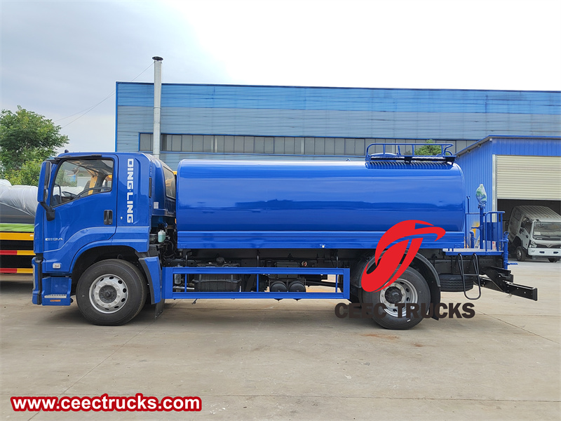 Isuzu GIGA water sprinkler truck