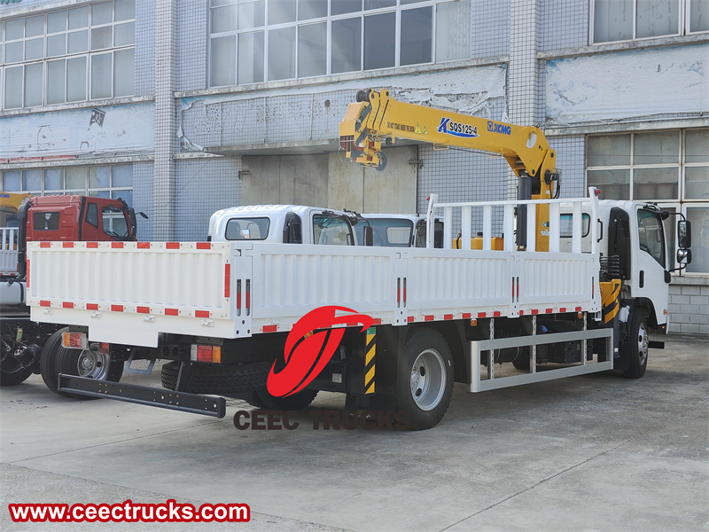 Isuzu 700P boom crane truck