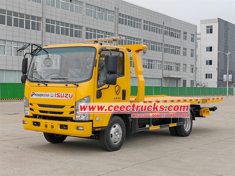 Isuzu light road recovery rescue truck