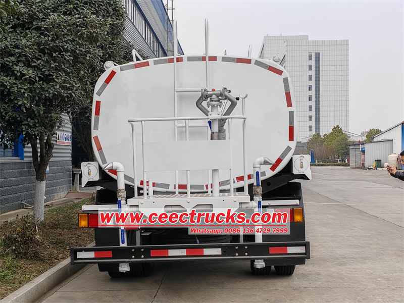 Isuzu NPR 700P water sprinkler truck