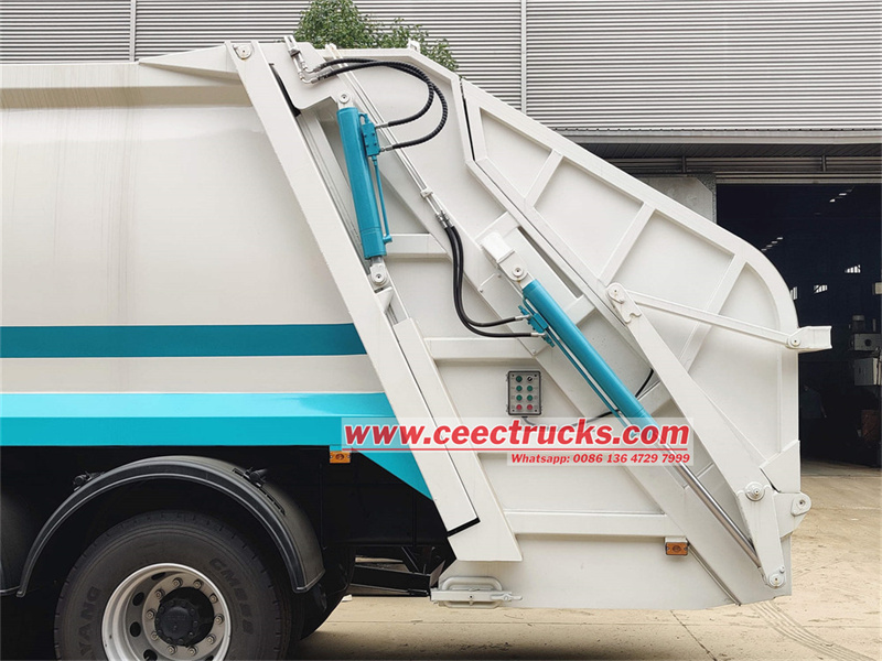 ISUZU GIGA garbage compactor truck