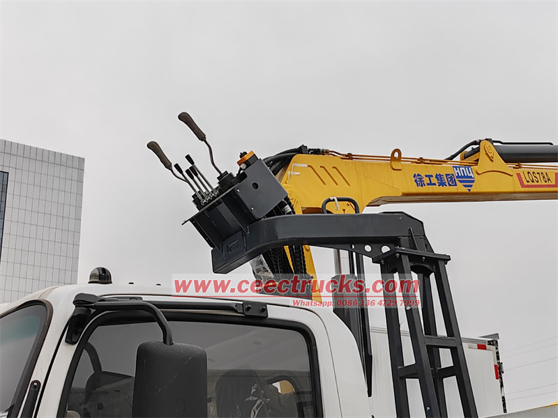 Isuzu KV600 4x2 knuckle crane with gripper