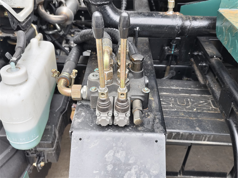 ISUZU 5000 liters vacuum pump truck