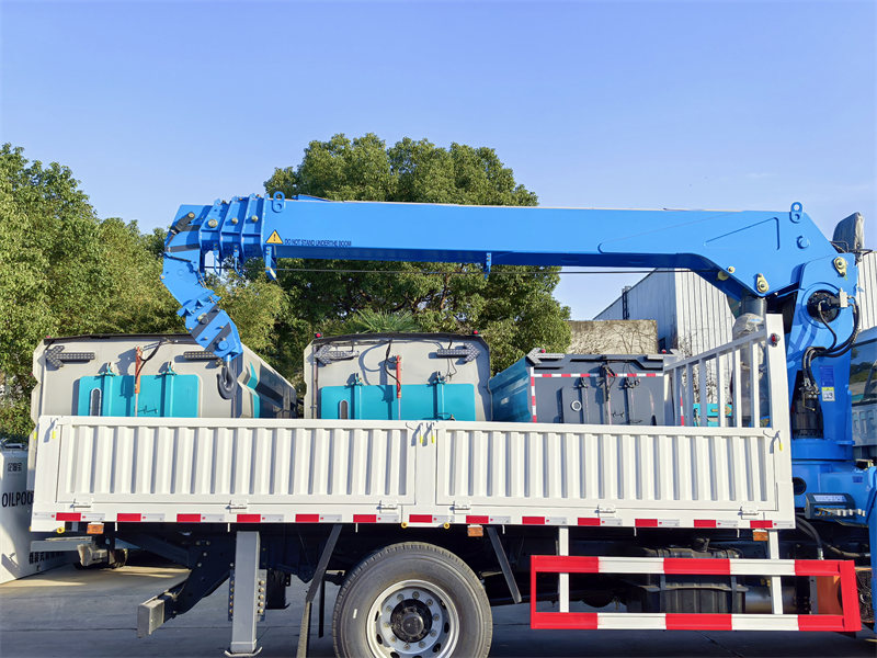Isuzu FTR crane boom truck