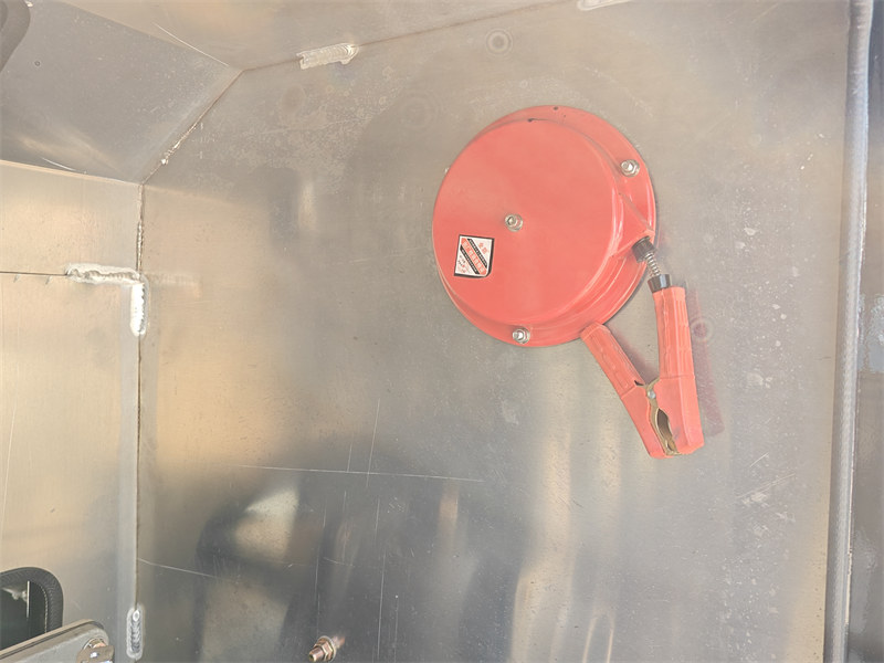 Isuzu GIGA fuel tank truck