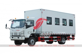 تخصيص شاحنة نقل ركاب ايسوزو قزم 700P 4WD للبيع
