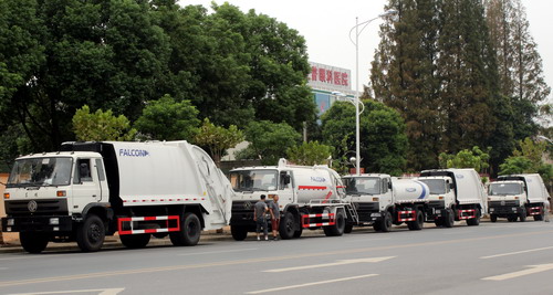 9 وحدات تصدير شاحنات القمامة دونغفنغ إلى اكوادور