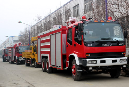 دبي طلب العملاء 8 وحدات ايسوزو شاحنة إطفاء وشاحنة