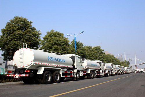 30 وحدة تصدير شاحنة المياه شكمان إلى أنجولا